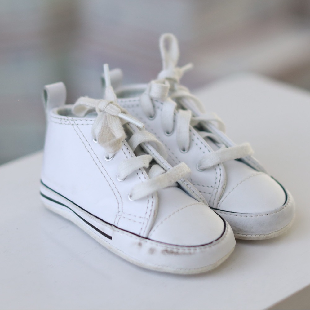 Infant white Hightop converse size 4